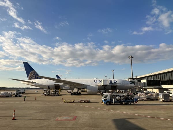 【成田ーグアム】ユナイテッド航空ビジネスクラス搭乗レビュー｜座席・機内食まとめ